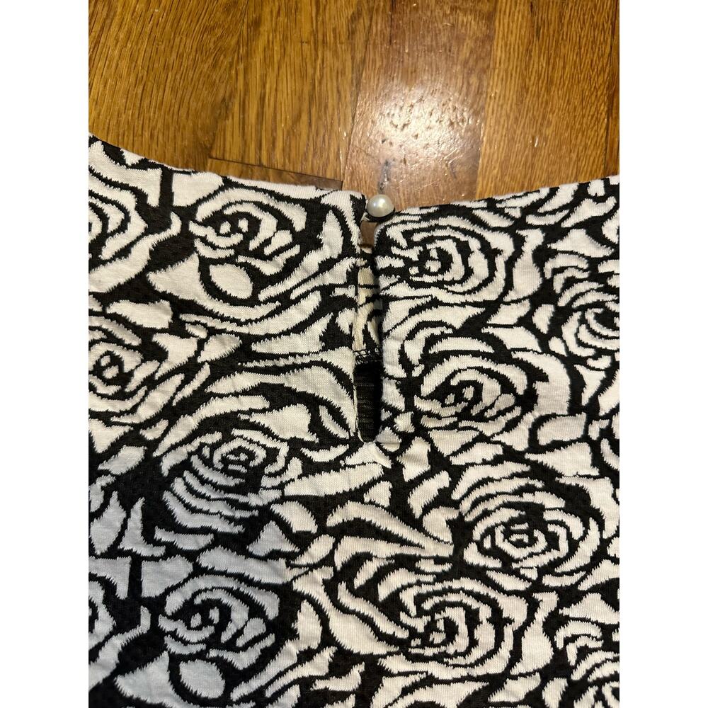 Philosophy Women’s Large Black White Rose Floral Short Sleeve High Neck Work - Picture 8 of 9